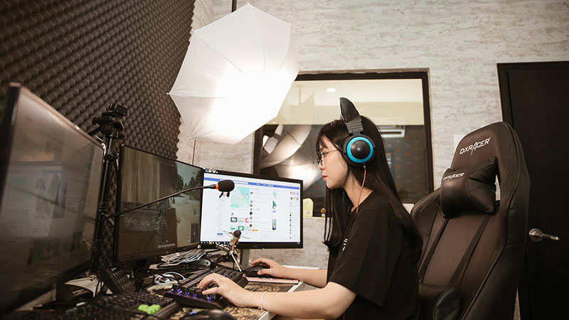 Làm streamer game: Nghề hái ra tiền hay áp lực khủng khiếp?